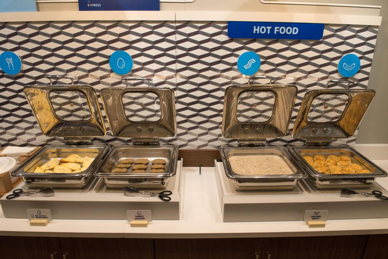 Holiday Express & - Louisville N - By Ihg